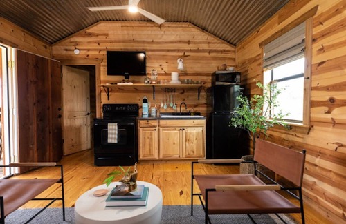 Stonewall Cabin | Hill Country Getaway - Cozy Stonewall Retreat Near Wineries & Fredericksburg