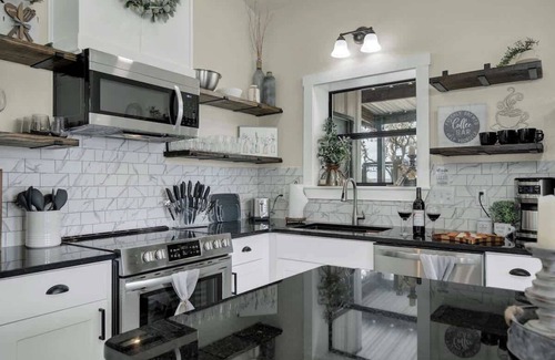 Fredericksburg House | Hill Country Hideaway With Fire Pit and Hot Tub!