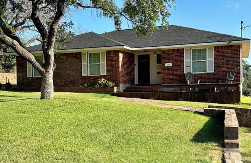 Mason House | Hill Country Home - close to Mason Square