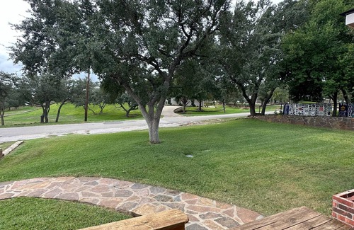 Mason House | Hill Country Home - close to Mason Square