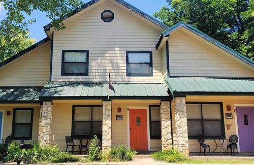 Kingsland Condo | Hill Country!@LakeLBJ*StepstoLake*BoatSlipIncluded