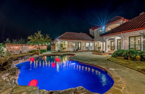Austin House | Hill Country Mansion l Pool | Spa