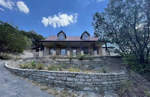 Paluxy House | Hill Country Ranch Retreat on Chalk Mountain