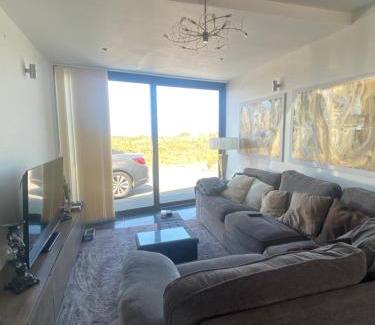 Vale House | Hill Crest