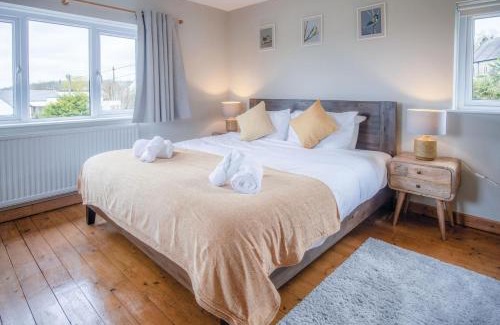 Crynant House | Hill House - 4 Bedroom Holiday Home - Llanrhidian