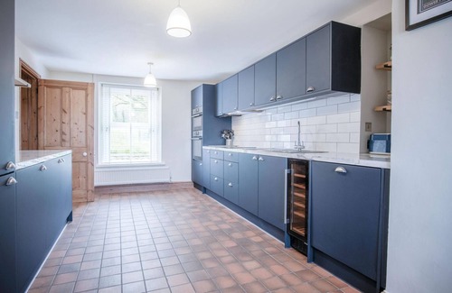 Crynant House | Hill House - 4 Bedroom Holiday Home - Llanrhidian