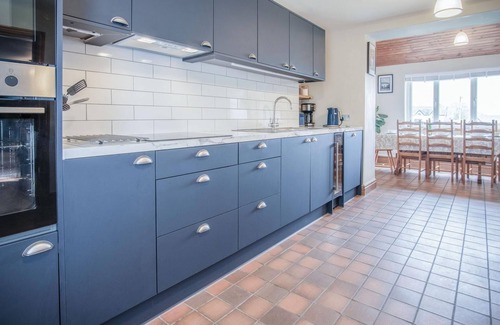 Crynant House | Hill House - 4 Bedroom Holiday Home - Llanrhidian