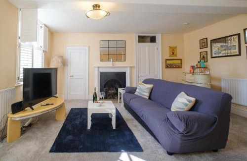 Framlingham House | Hill House Apartment