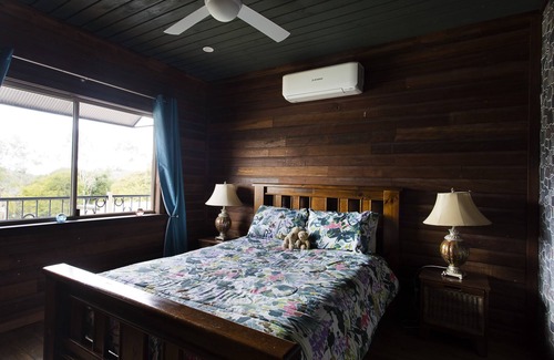 Esk Bed & Breakfast | Hill House Esk Qld