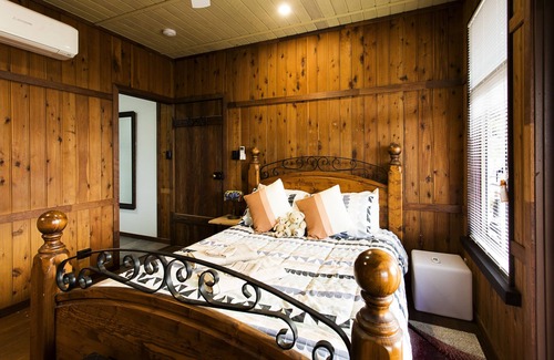 Esk Bed & Breakfast | Hill House Esk Qld