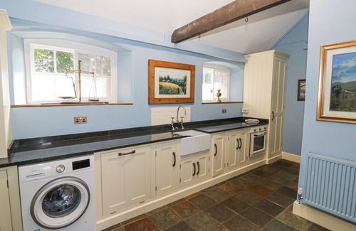 Nether Heyford Cottage | HILL HOUSE FARM, pet friendly in Nether Heyford, Northamptonshire