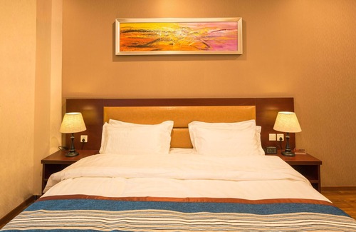 Tongzhou Hotel | Hill Lily Hotel