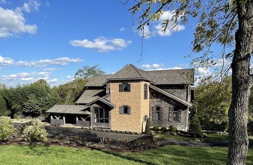 Paris House | Hill 'n' Dale Kentucky Thoroughbred Horse Farm at Xalapa