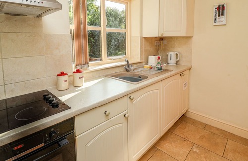 Leadenham Cottage | HILL TOP COTTAGE, with a garden in Welbourn