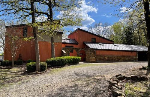Bates House | Hill Top Lodging Mountain Forest View Lodge