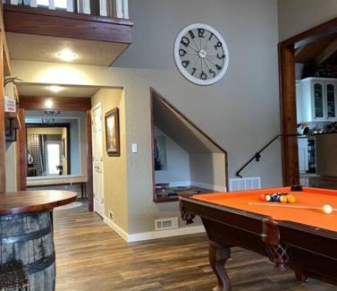 Bates House | Hill Top Lodging Mountain Forest View Lodge
