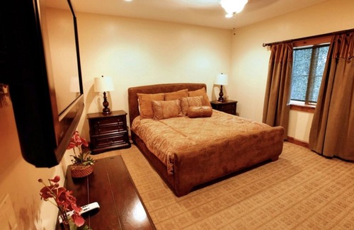 Gallatin Cabin | Hill top Luxury Bunkhouse 4bd, 2 full Bath and all amenities