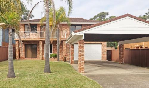 Sussex Inlet House | Hill Top Water and Bush Views