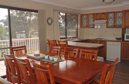 Sussex Inlet House | Hill Top Water and Bush Views