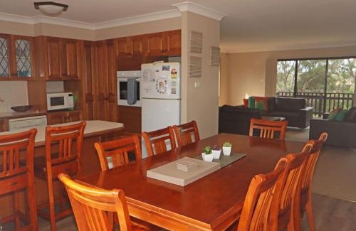 Sussex Inlet House | Hill Top Water and Bush Views