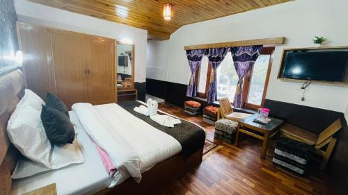 Chas Hotel | Hill-Top With Open Terrace , 100mtr From Mall Road