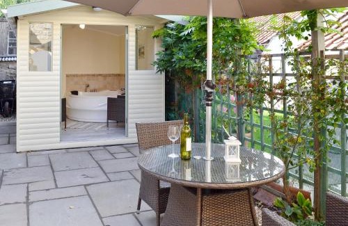 Sinnington House | Hill View Cottage