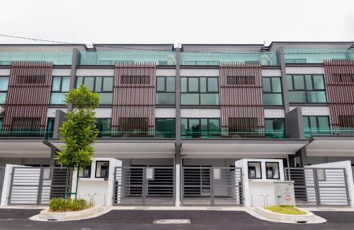 Batu Caves House | Hill View Pool Villa near Genting Highland,UIA,Batu Caves Temple,Gombak KL