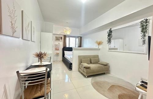 Valencia Apartment | Hillary's Guesthouse Vacation Rentals