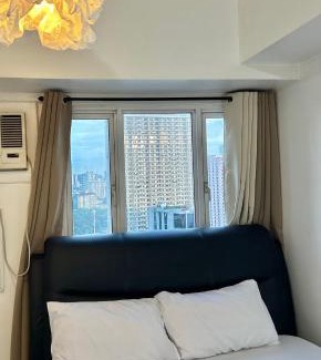 Valencia Apartment | Hillary's Guesthouse Vacation Rentals