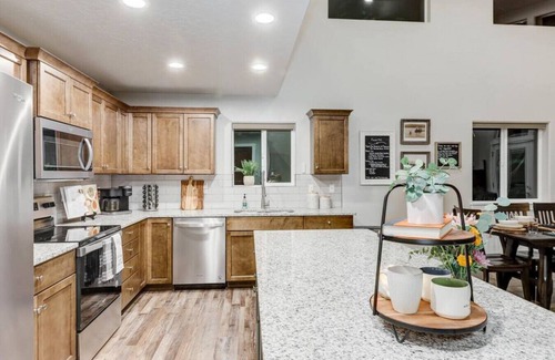 Fir Grove Estates Apartment | Hillbilly Hideaway .