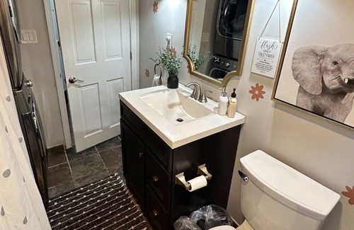 Severna Park House | Hillbottom Hideaway Beachhouse - Severna Park pet friendly! With hot tub!