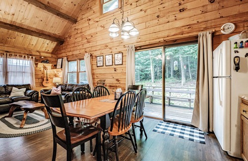 Norway Cabin | Hillbrook Cabin - Hike, ski, kayak and more! Downtown shops + restaurants, 6 ppl