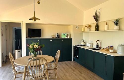 Limpley Stoke House | Hillbyre - One Bedroom House, Sleeps 2