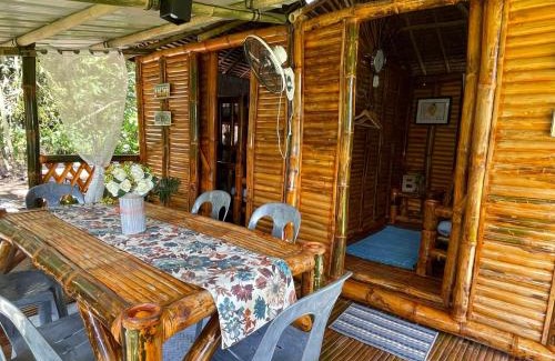 Murcia House | Hillcreek's Riverside Hideaway