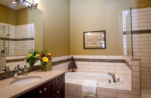 Black Mountain Bed & Breakfast | Hillcrest Farm Market B&B