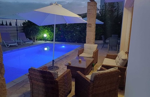 Tala Villa | Hillcrest Holiday Villa - Lovely 3 bed/3 bath villa in Peyia