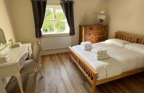 Oughterard Apartment | Hillcrest Lodge, Private apartment on Lough Corrib, Oughterard