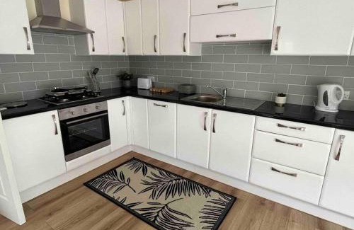 Oughterard Apartment | Hillcrest Lodge, Private apartment on Lough Corrib, Oughterard