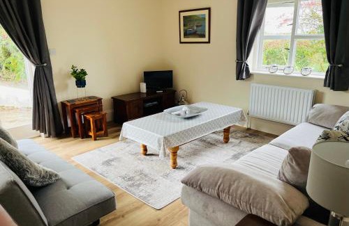 Oughterard Apartment | Hillcrest Lodge, Private apartment on Lough Corrib, Oughterard