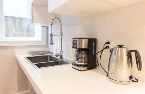 Willowdale Apartment | Hillcrest Modern House