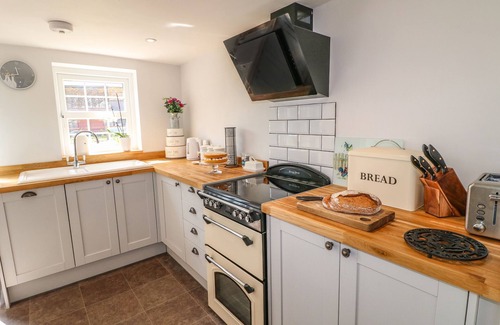 Rampton House | HILLCREST, pet friendly, character holiday cottage in Rampton