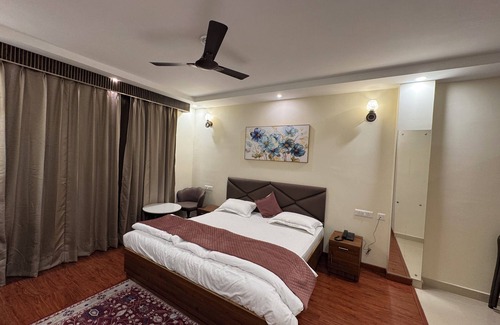 Jakh Hotel | HILLCREST VALLEY Ranikhet