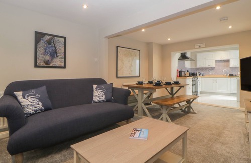 Shaldon House | HILLCROFT COTTAGE, family friendly, with open fire in Teignmouth