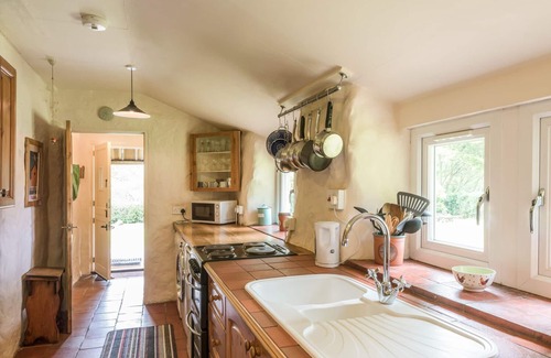 Bromlow Cottage | HILLGATE HOUSE, pet friendly, character holiday cottage in Hemford