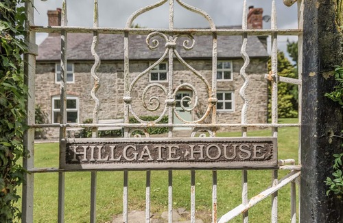Bromlow Cottage | HILLGATE HOUSE, pet friendly, character holiday cottage in Hemford