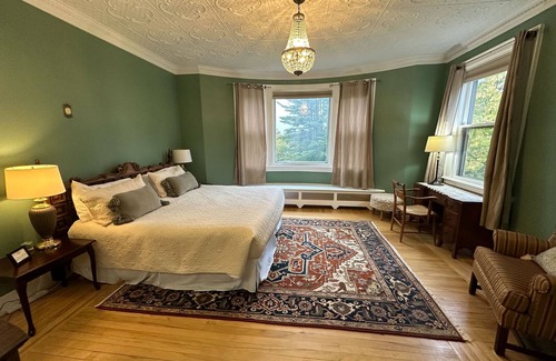 Kingfield Hotel | Hillholm Estate