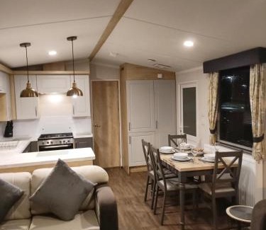 Lochmaben House | Hillingworth's Hot Tub Retreat - Lochmaben