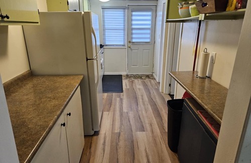Leamington Cottage | Hillman Haven Cottage - walk to Lake & Marsh. Swim-Fish-Birding.