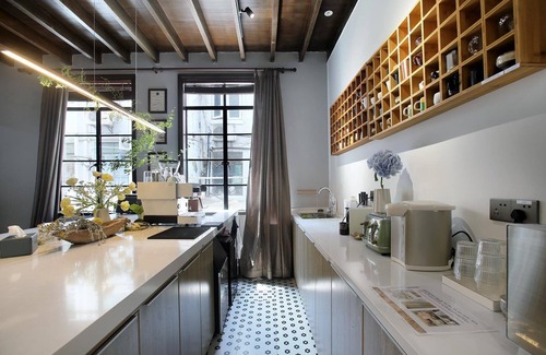 Downtown Shanghai Bed & Breakfast | Hills boutique