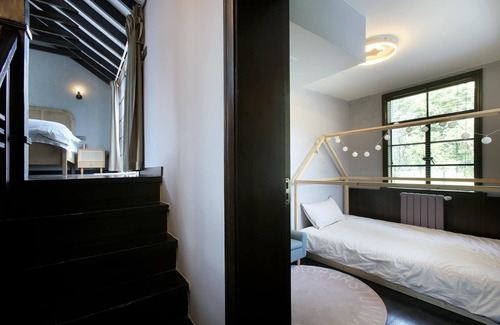 Downtown Shanghai Bed & Breakfast | Hills boutique